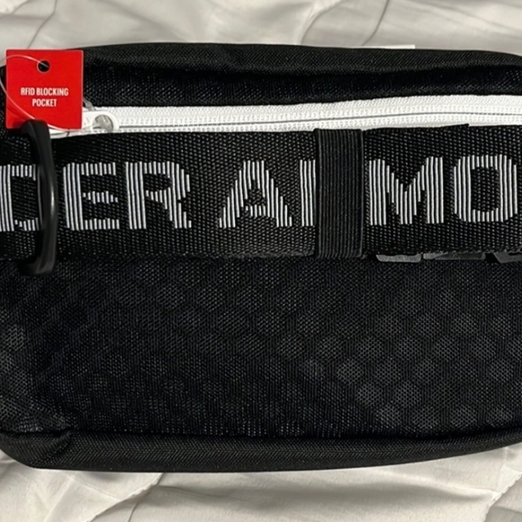 Under Armour Crossbody / Belt Bag Black or Gray - Picture 11 of 13